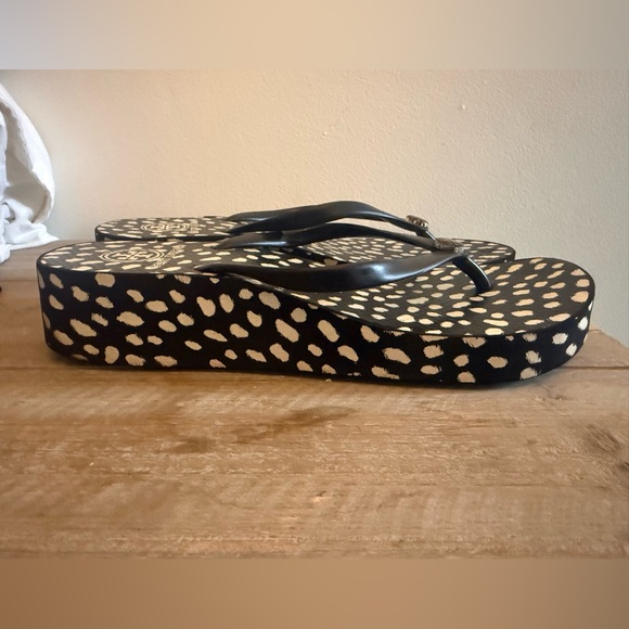 Tory Burch Black and Cream Patterned Flip Flops - Picture 6 of 8